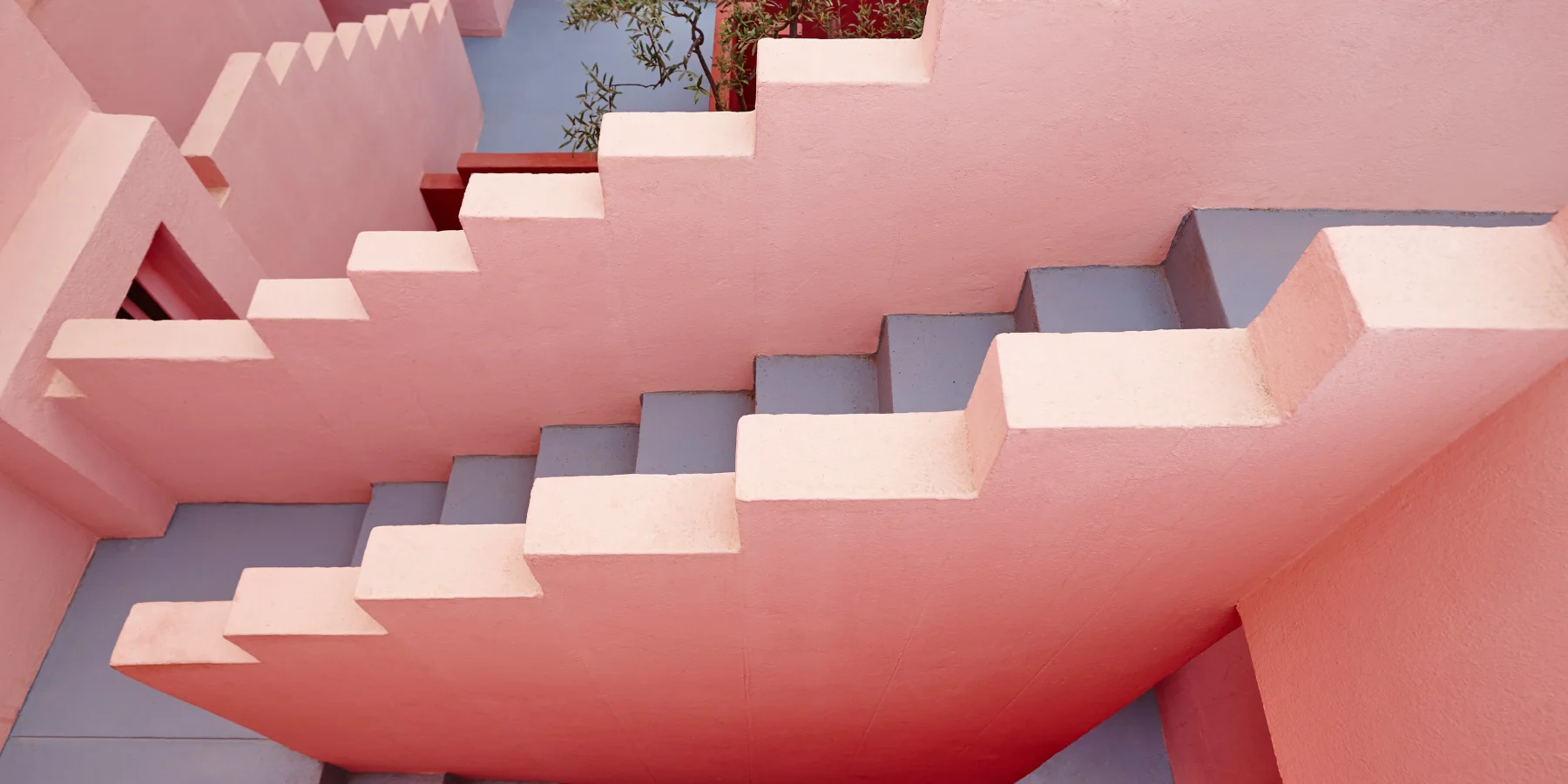 muralla roja stairs